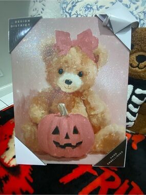 NWT. Pink Glitter Bear with bow Canvas. Feat. pink Jack-o’-lantern